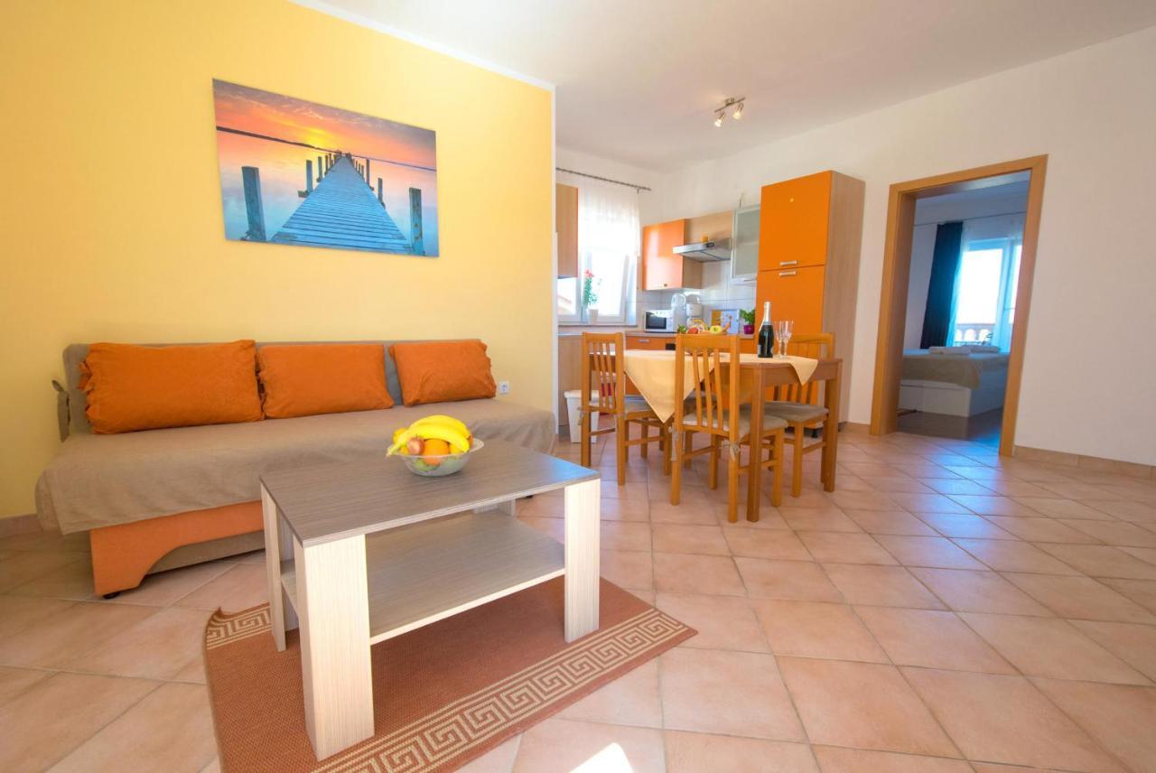Apartments Mladenka Malinska Dış mekan fotoğraf