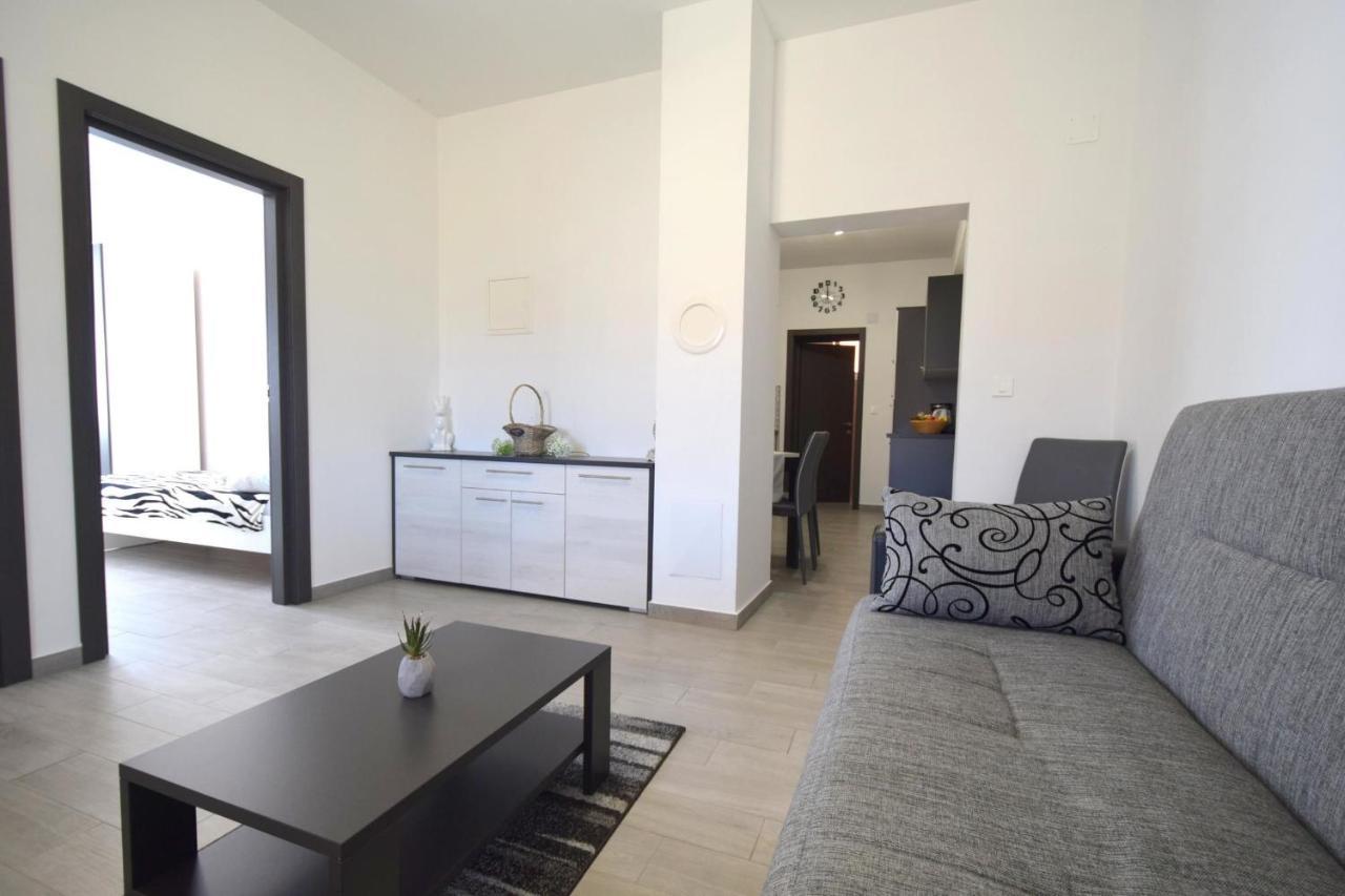 Apartments Mladenka Malinska Dış mekan fotoğraf