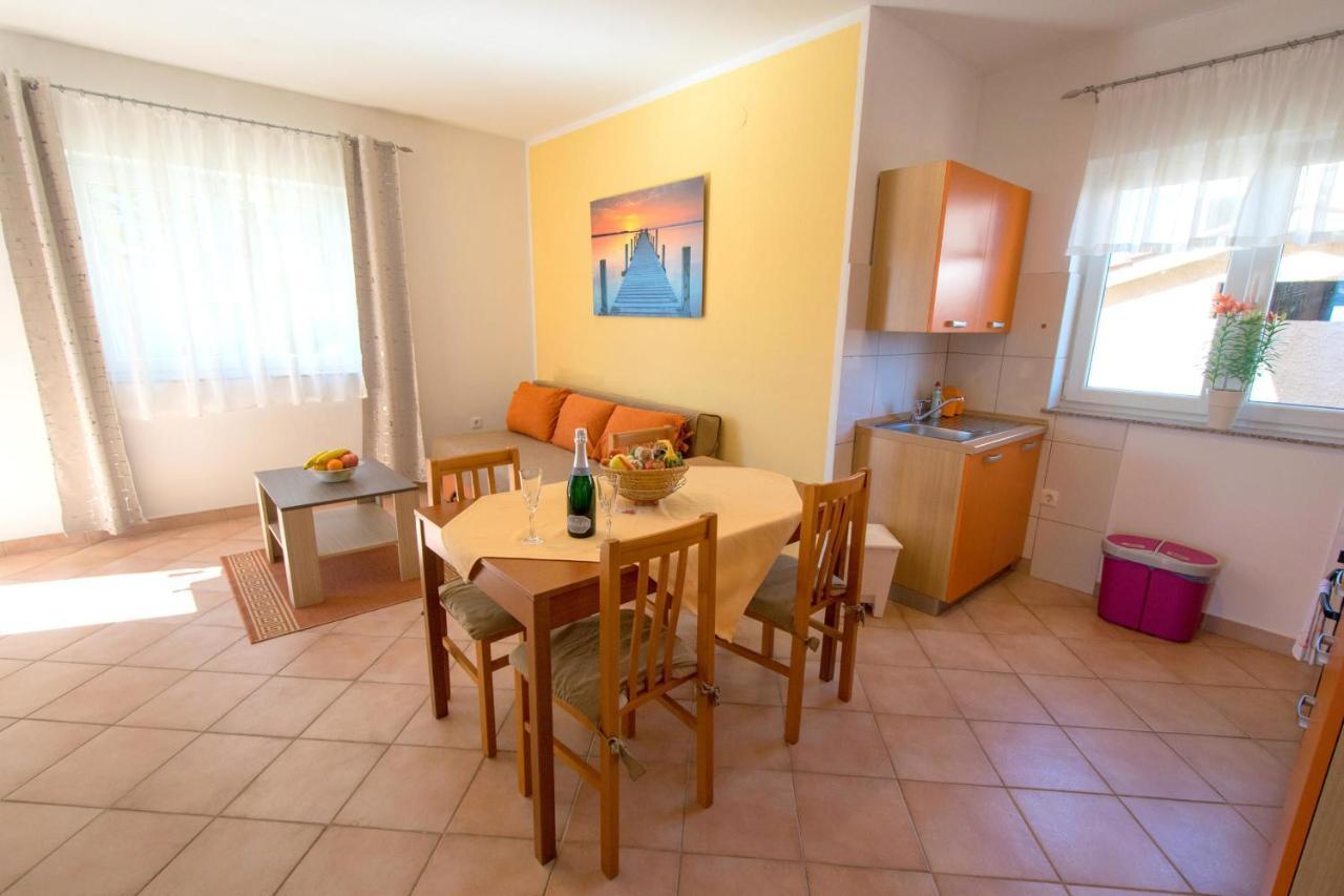 Apartments Mladenka Malinska Dış mekan fotoğraf