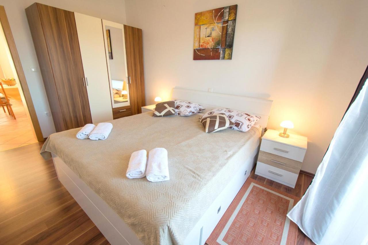 Apartments Mladenka Malinska Dış mekan fotoğraf