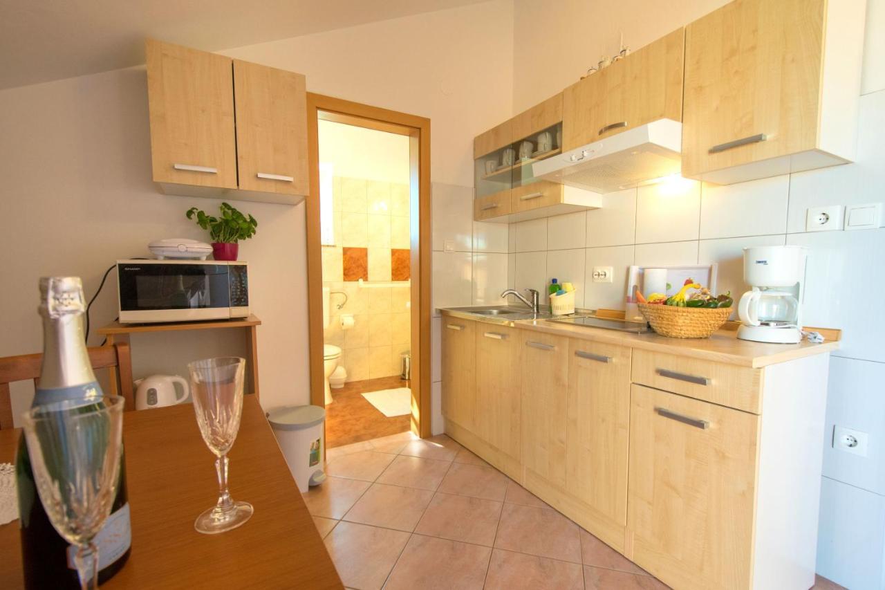 Apartments Mladenka Malinska Dış mekan fotoğraf