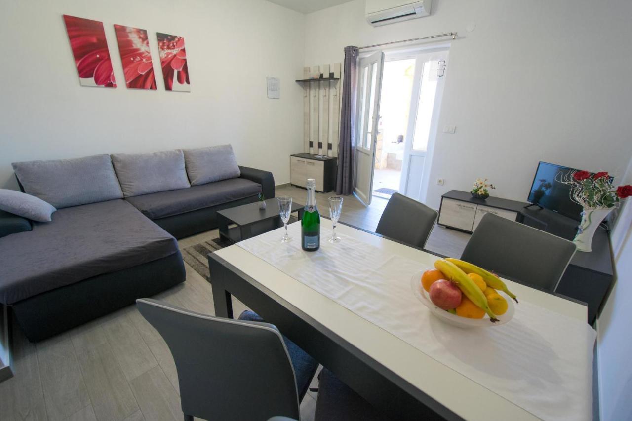 Apartments Mladenka Malinska Dış mekan fotoğraf
