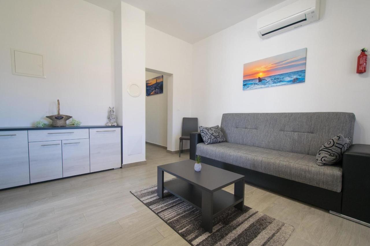 Apartments Mladenka Malinska Dış mekan fotoğraf