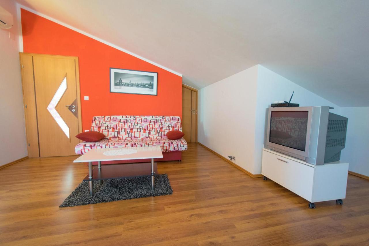 Apartments Mladenka Malinska Dış mekan fotoğraf
