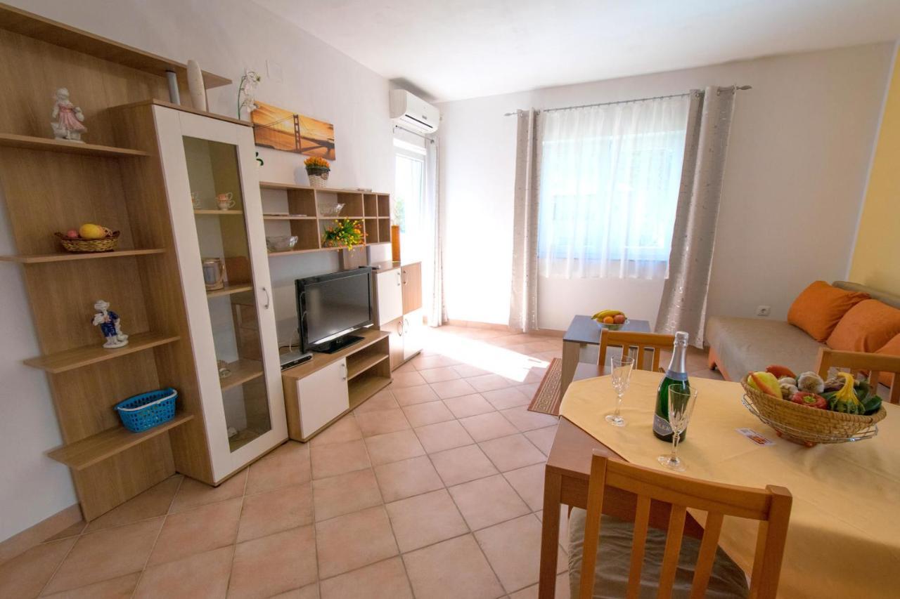Apartments Mladenka Malinska Dış mekan fotoğraf