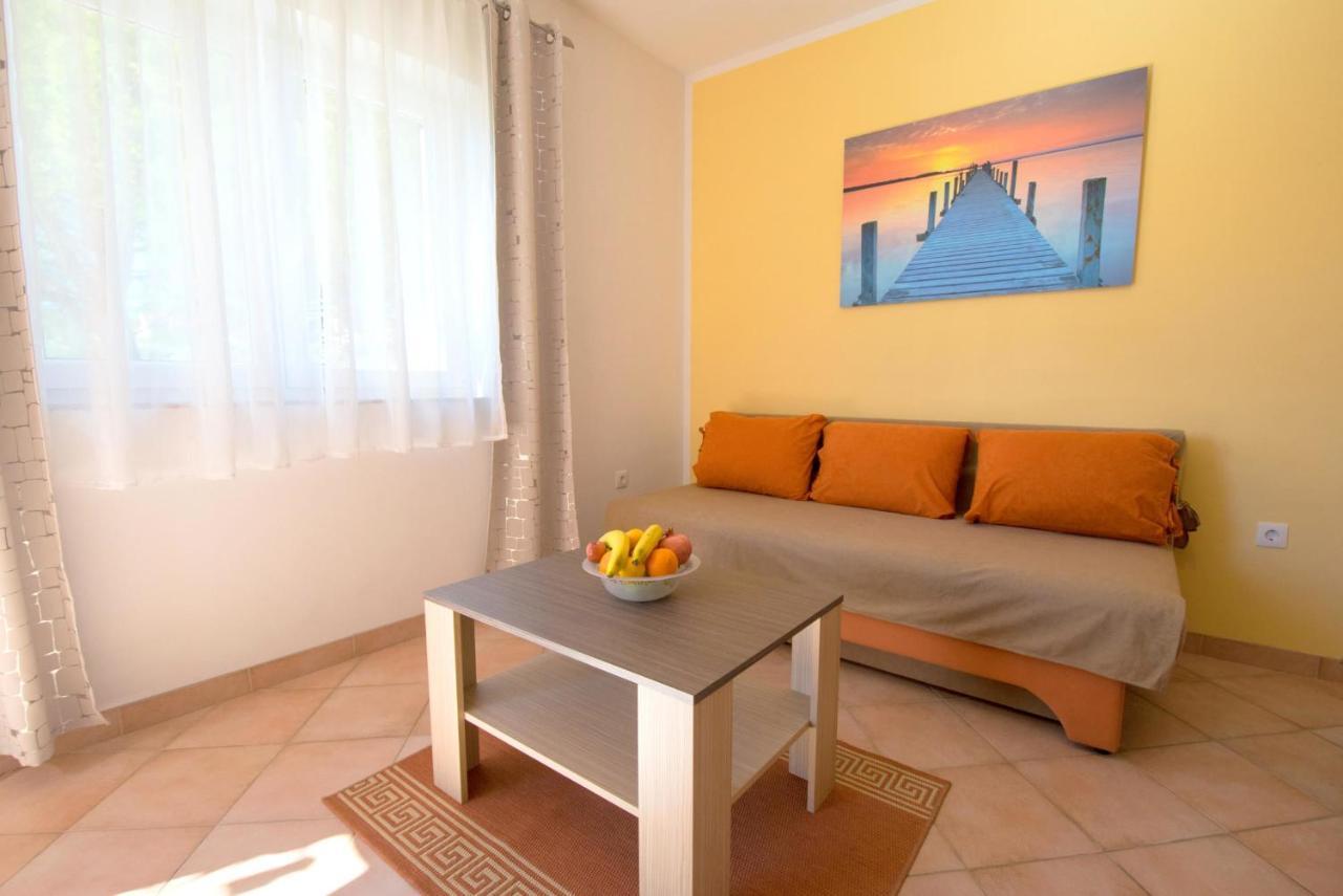 Apartments Mladenka Malinska Dış mekan fotoğraf