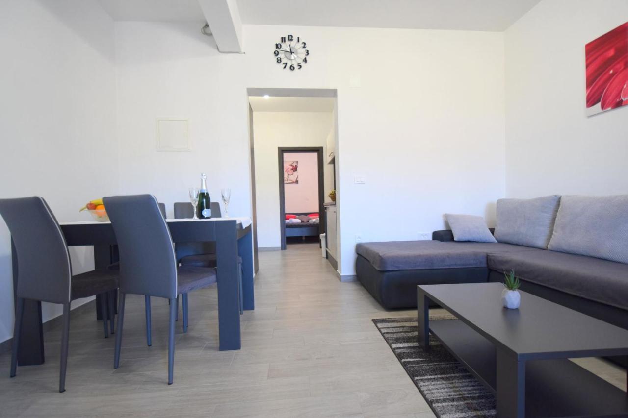 Apartments Mladenka Malinska Dış mekan fotoğraf