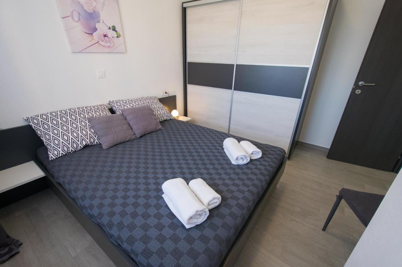 Apartments Mladenka Malinska Dış mekan fotoğraf