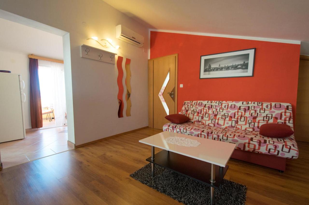Apartments Mladenka Malinska Dış mekan fotoğraf