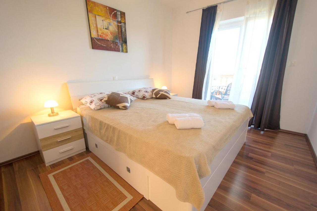 Apartments Mladenka Malinska Dış mekan fotoğraf